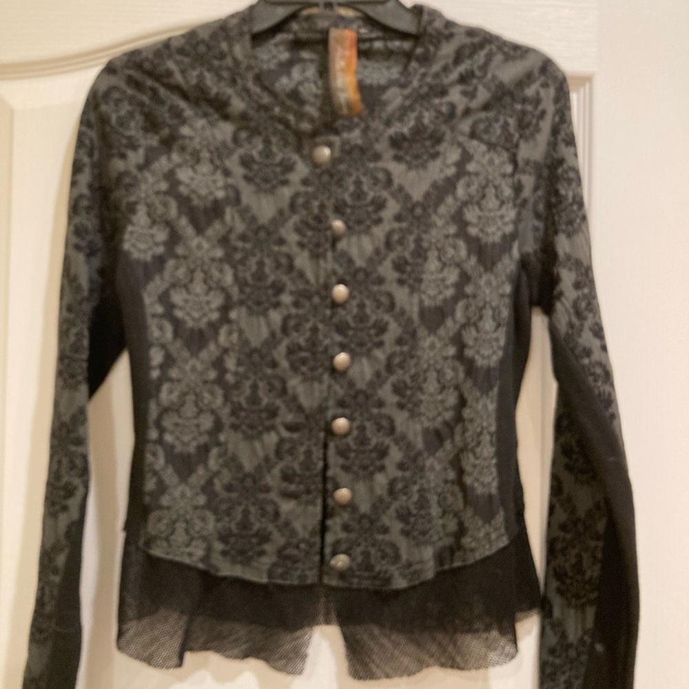 Aratta Black and Gray Floral Button-Up Top